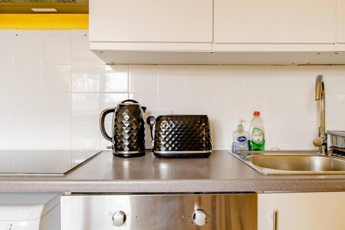 Comfortable In Seven Sisters, Londra